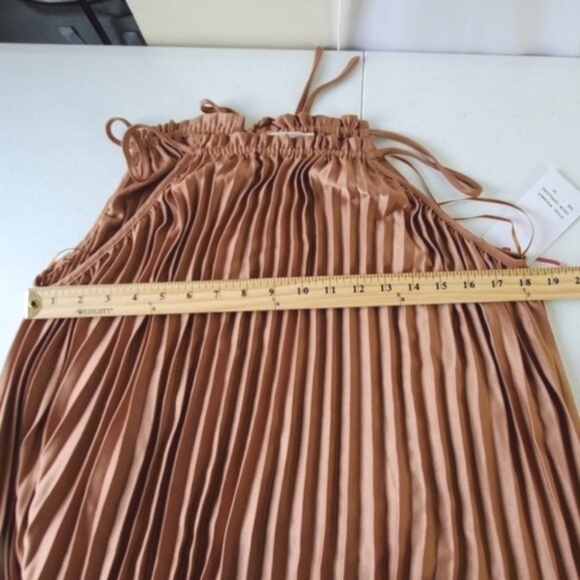 Rosevelvet Pleated Maxi Dress Size 1X NWT Halter-neckline Sleeveless Midi NEW - Picture 11 of 13